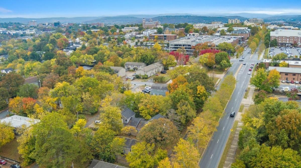 Little Red-Easy 1 2 Mi Walk To Uofa Campus Vila Fayetteville Exterior foto